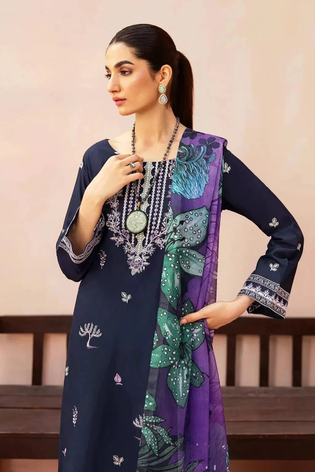 Sapphire SP-d16 Embroidered Lawn 3pc