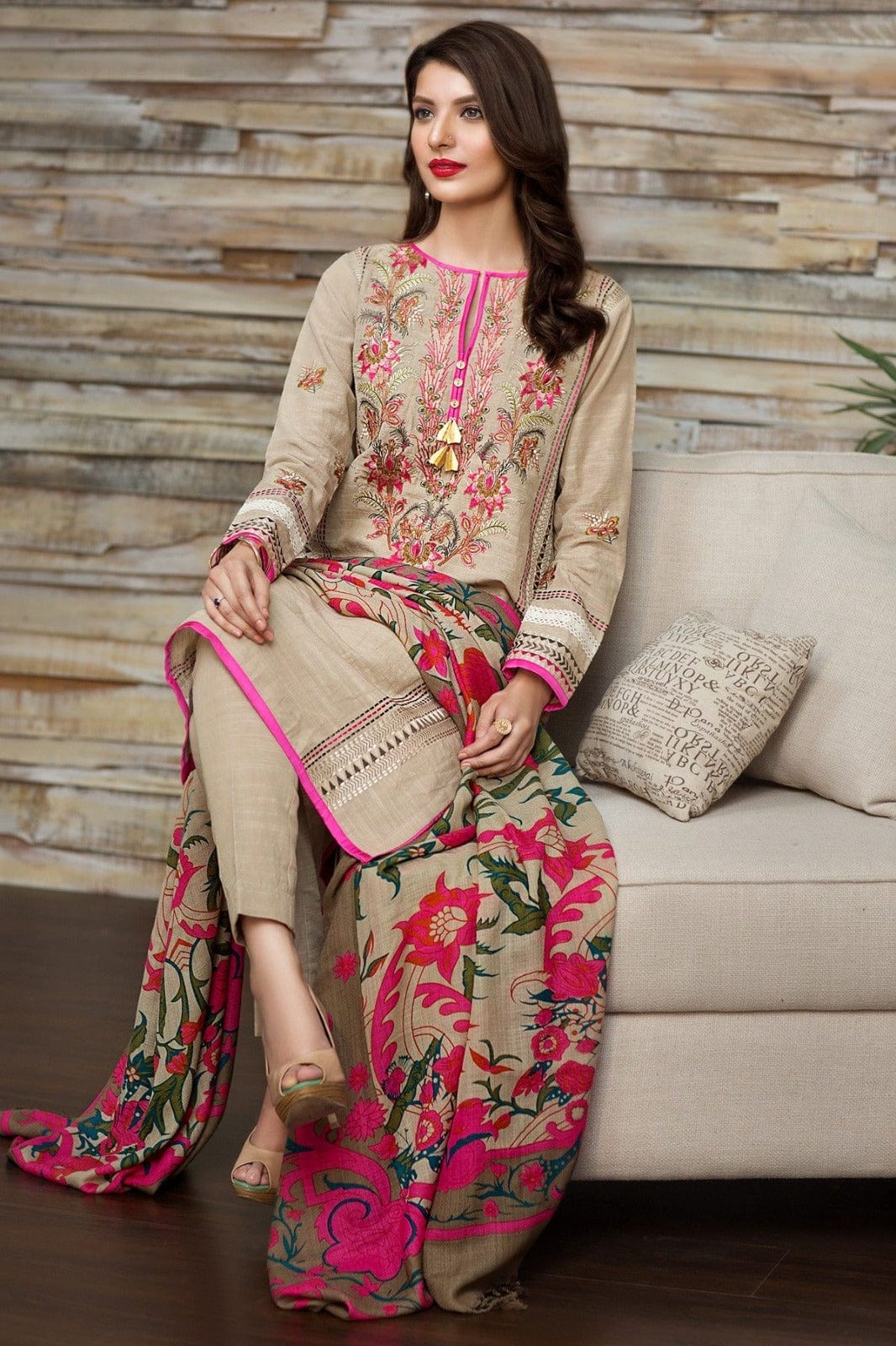 SC-16701 Embroidered Dhanak 3pc